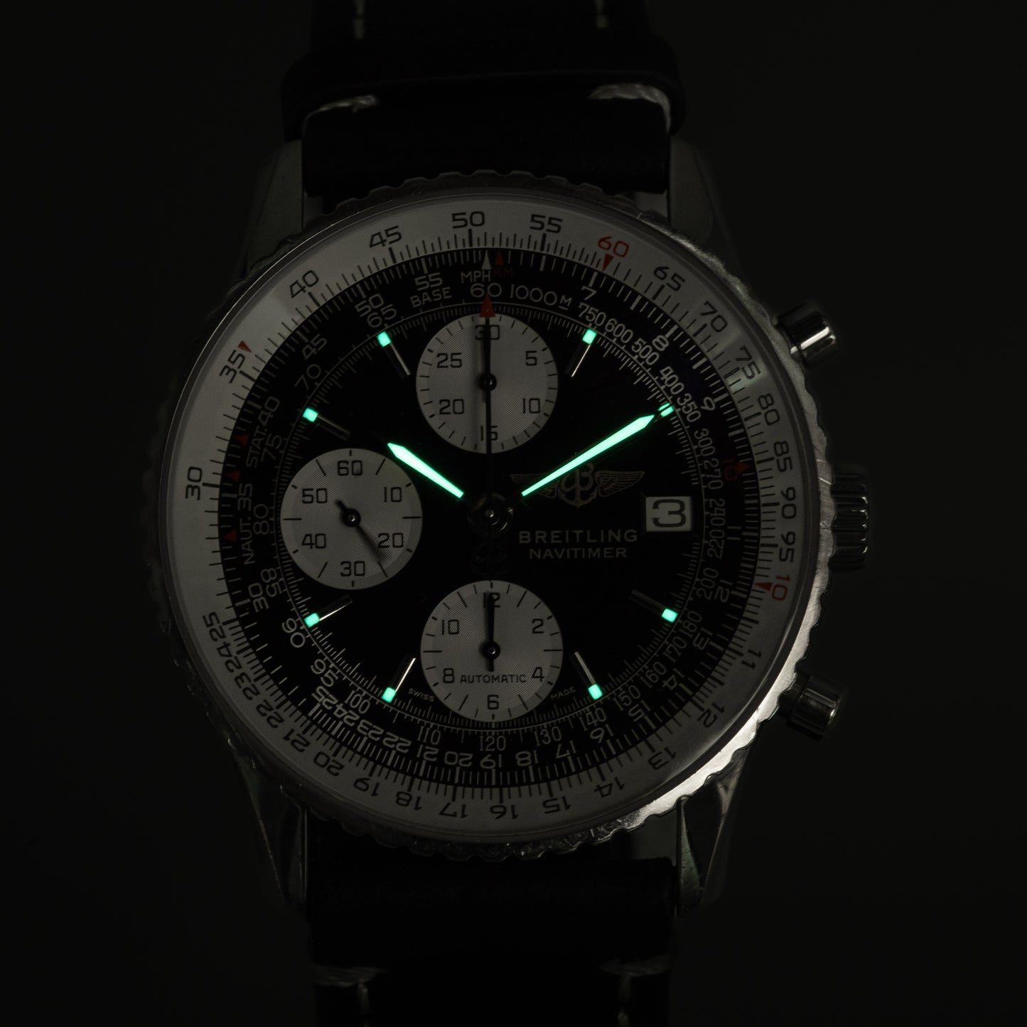 Breitling Navitimer A13322 42mm  Reverse Panda Black Dial White Subdials Fullset