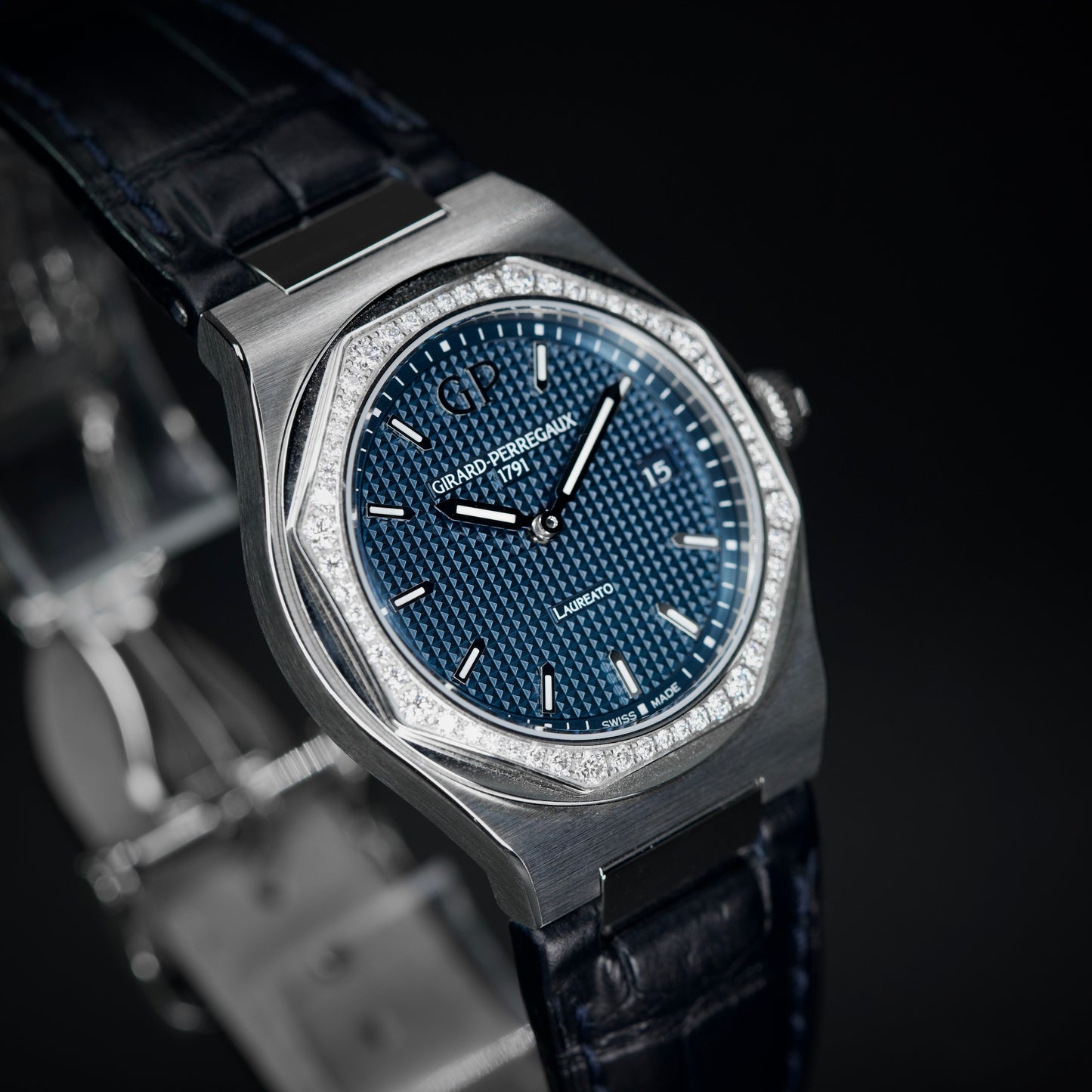 Girard-Perregaux Laureato 34mm w/box & papers Watch 80189D11A431-CB6A